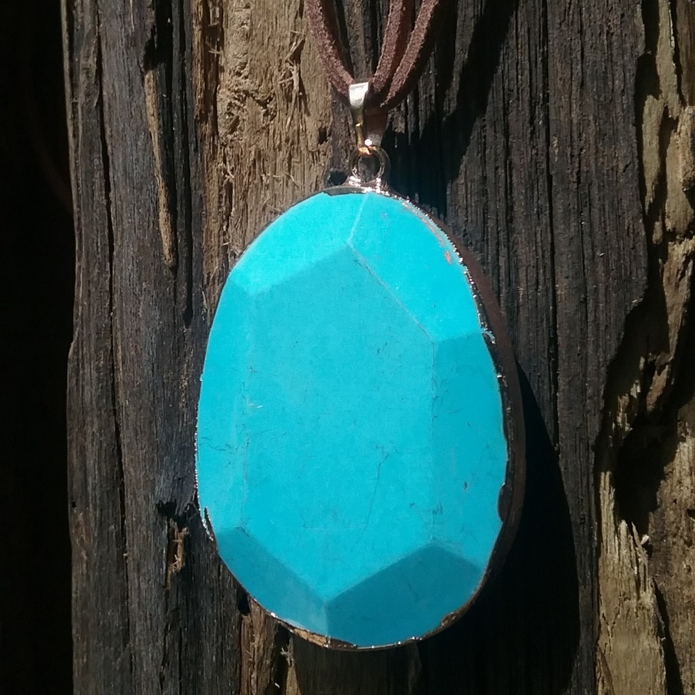 BOHO Turquoise Howlite/Leather Necklace